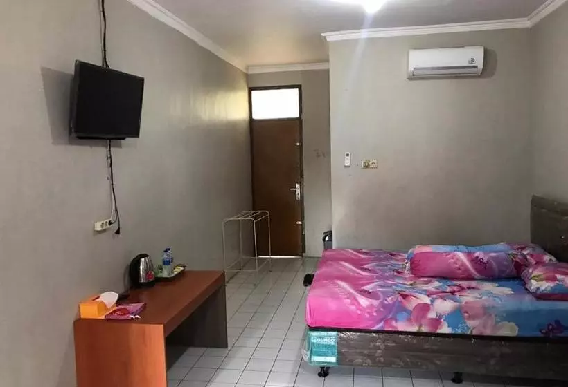 Hotelli Oyo 3277 Inayah Pkpri