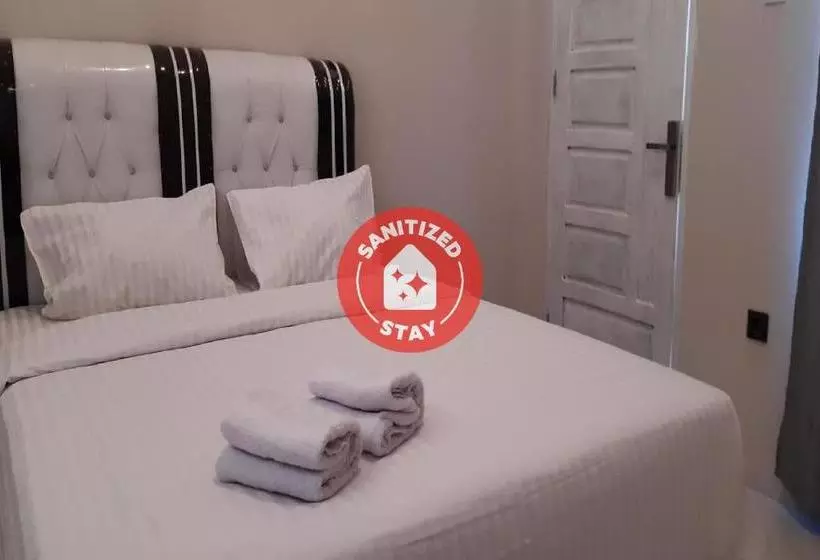 Hotelli Oyo 3277 Inayah Pkpri