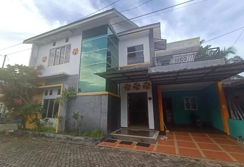 ホテル Oyo 3293 Sulthan Ix Guest House