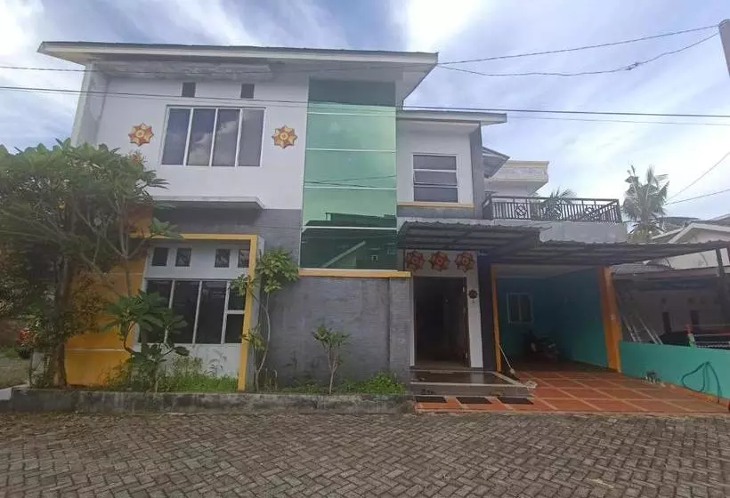 ホテル Oyo 3293 Sulthan Ix Guest House