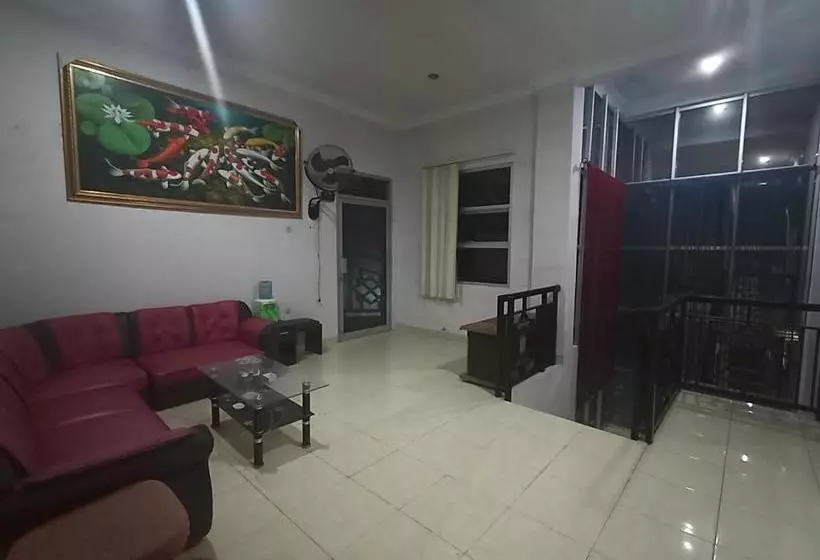 ホテル Oyo 3293 Sulthan Ix Guest House