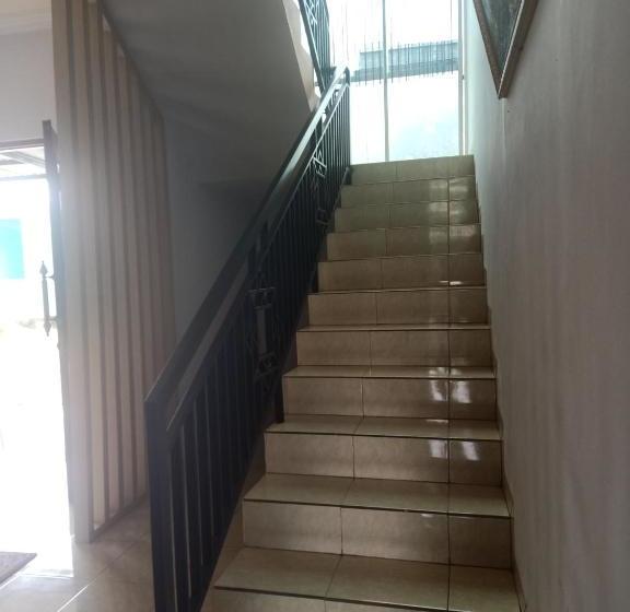 בית מלון כפרי Oyo 3293 Sulthan Ix Guest House