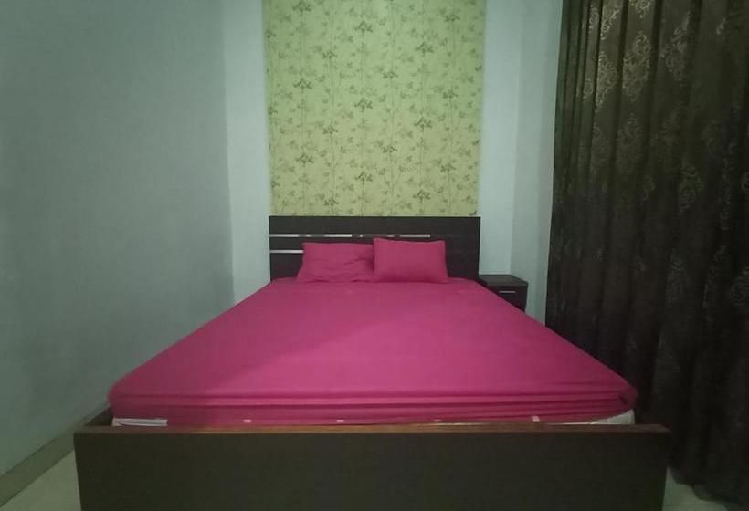 בית מלון כפרי Oyo 3293 Sulthan Ix Guest House