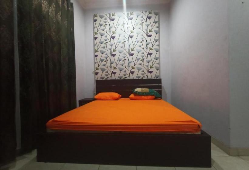 בית מלון כפרי Oyo 3293 Sulthan Ix Guest House