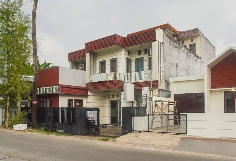 هتل Oyo 3323 Icha Homestay