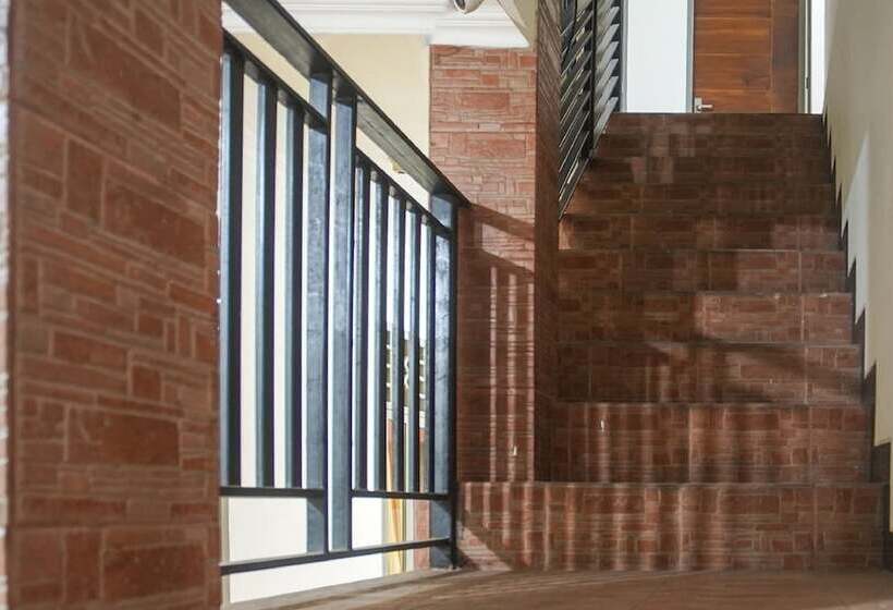 هتل Oyo 3323 Icha Homestay