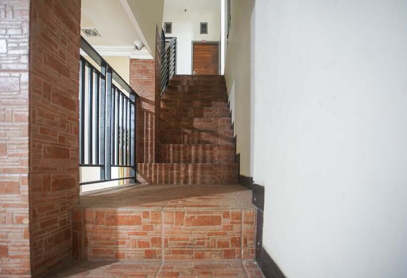 هتل Oyo 3323 Icha Homestay