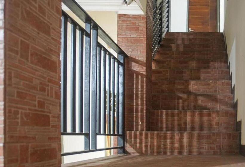 هتل Oyo 3323 Icha Homestay