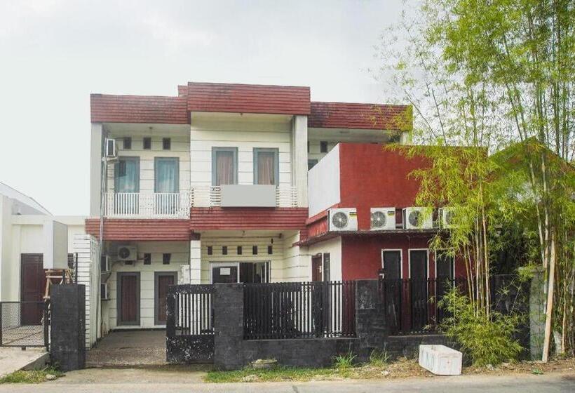 هتل Oyo 3323 Icha Homestay