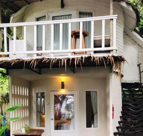 Hotelli Saffron On The Sea Resort