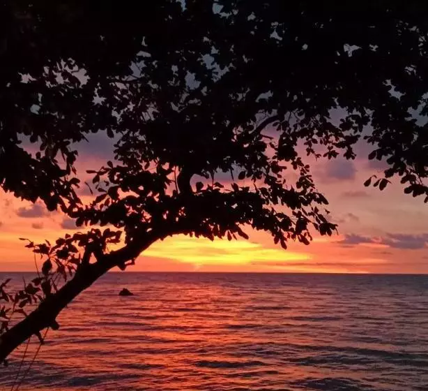 Hotelli Saffron On The Sea Resort