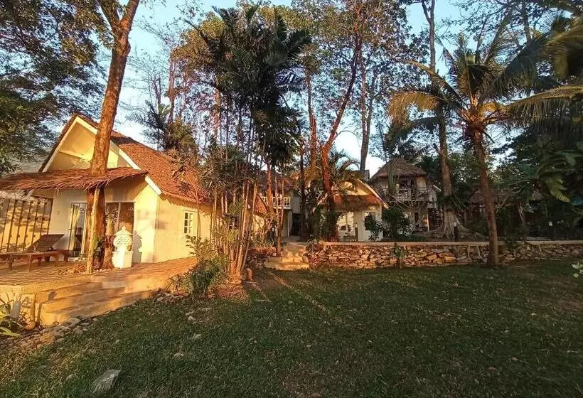 Hotelli Saffron On The Sea Resort