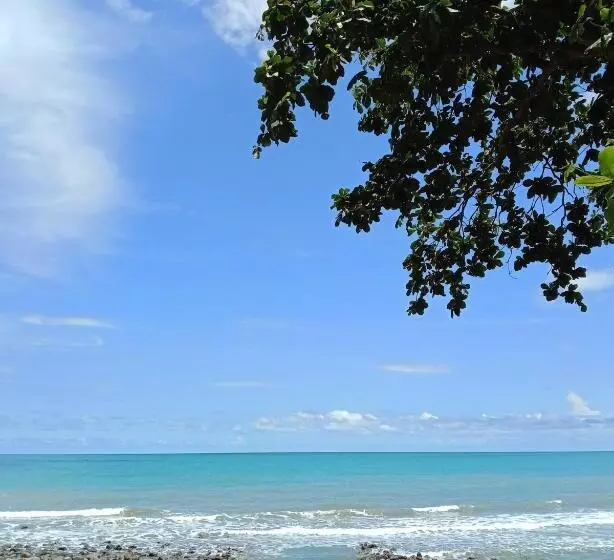 Hotelli Saffron On The Sea Resort