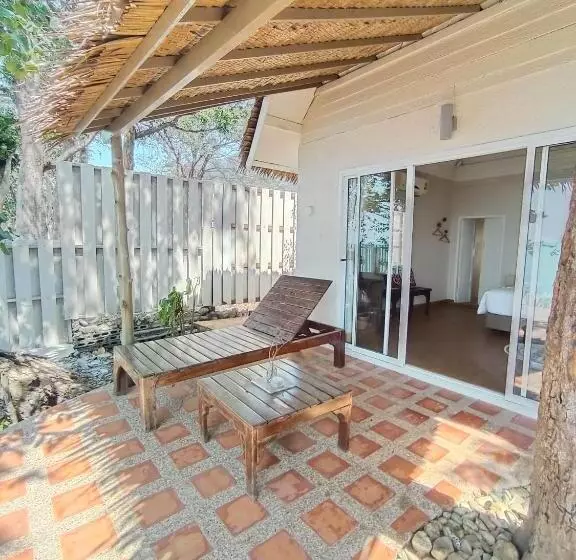 Hotelli Saffron On The Sea Resort