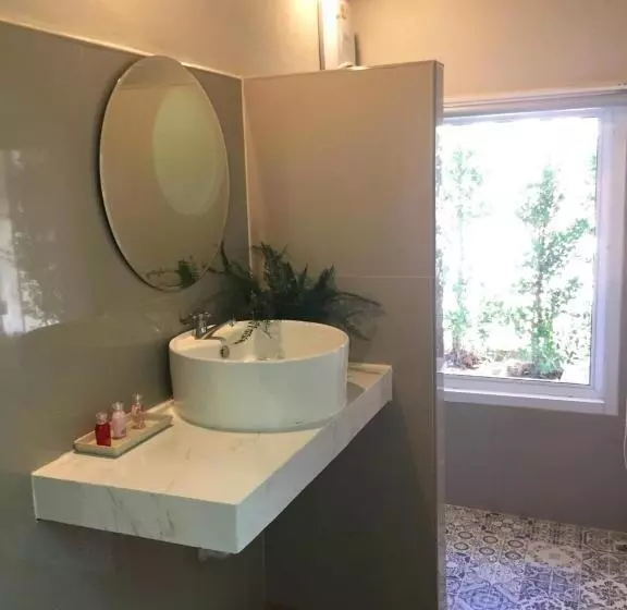 Hotelli Saffron On The Sea Resort