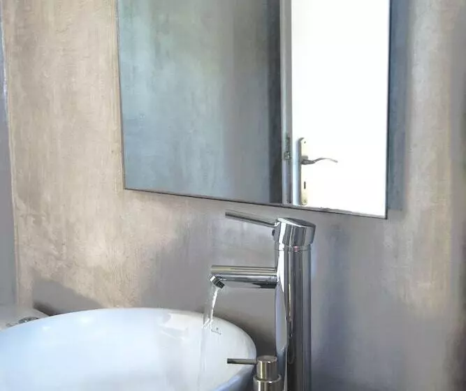 Perigiali Rooms & Apartments Folegandros