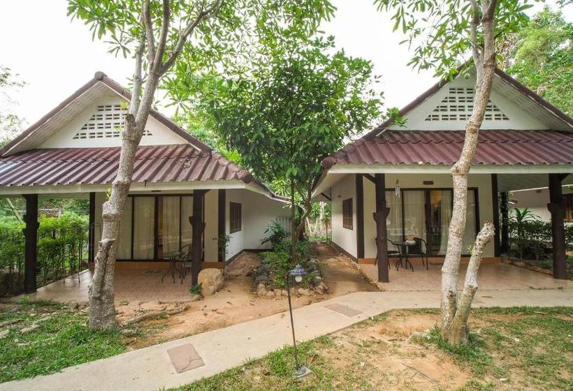 호텔 Capital O 834 Iyara Resort & Spa