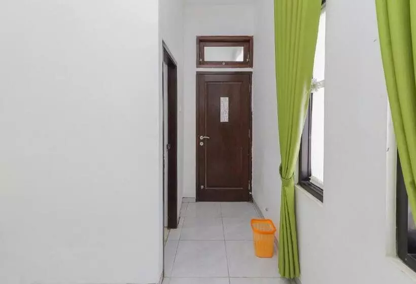 Urbanview Hotel Near Jatim Park 3 By Reddoorz