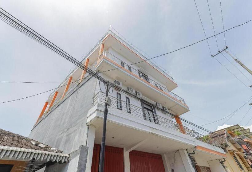 Urbanview Hotel Near Jatim Park 3 By Reddoorz