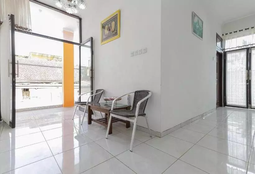 Urbanview Hotel Near Jatim Park 3 By Reddoorz
