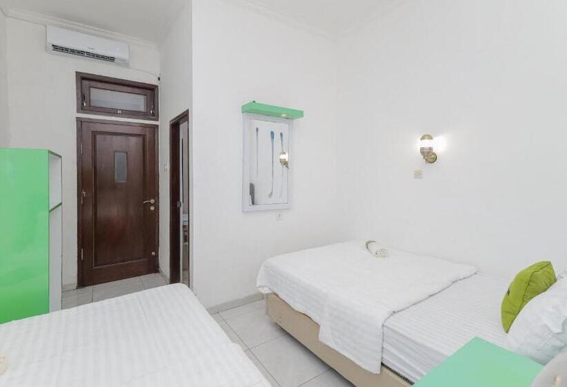 Urbanview Hotel Near Jatim Park 3 By Reddoorz