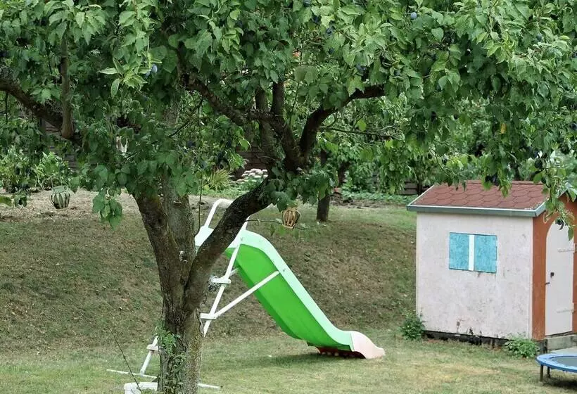 Beautiful Apartment In Proseken With Garden