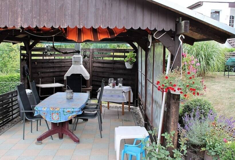 Beautiful Apartment In Proseken With Garden