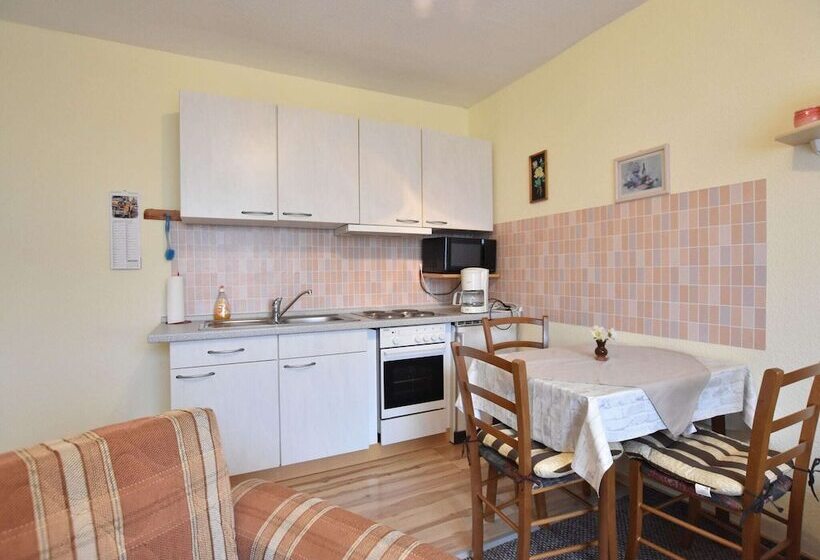 Beautiful Apartment In Proseken With Garden