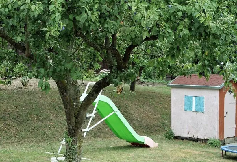 Beautiful Apartment In Proseken With Garden