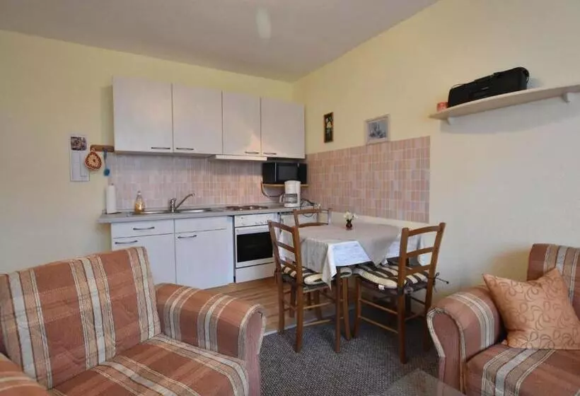 Beautiful Apartment In Proseken With Garden