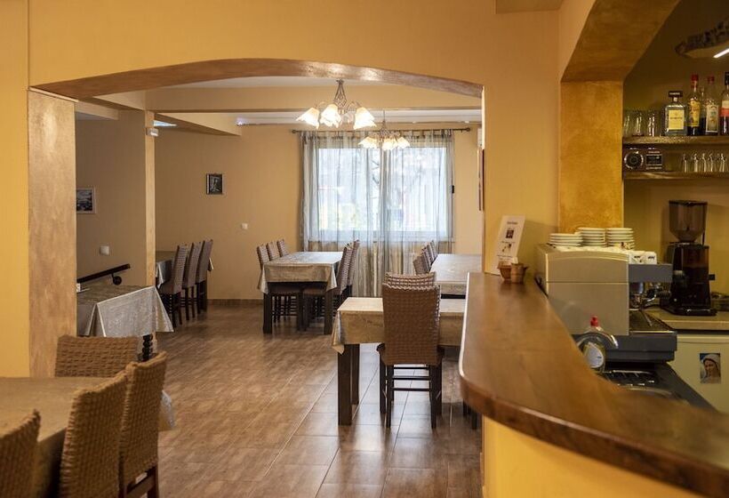 تختخواب و صبحانه Pansion Eden