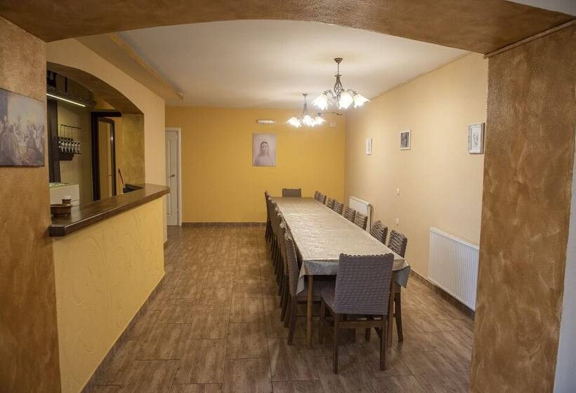 تختخواب و صبحانه Pansion Eden