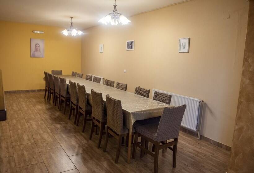 تختخواب و صبحانه Pansion Eden