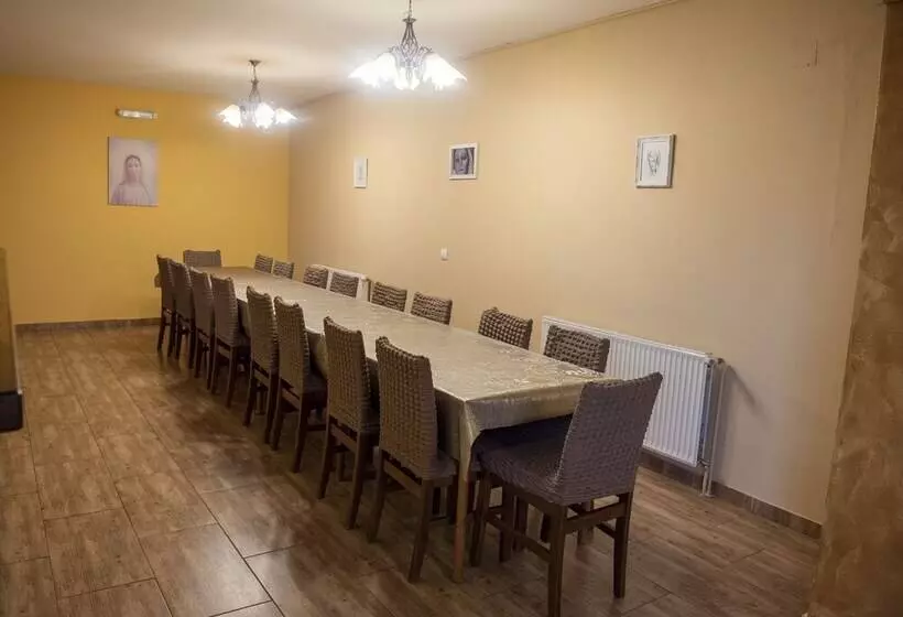 تختخواب و صبحانه Pansion Eden