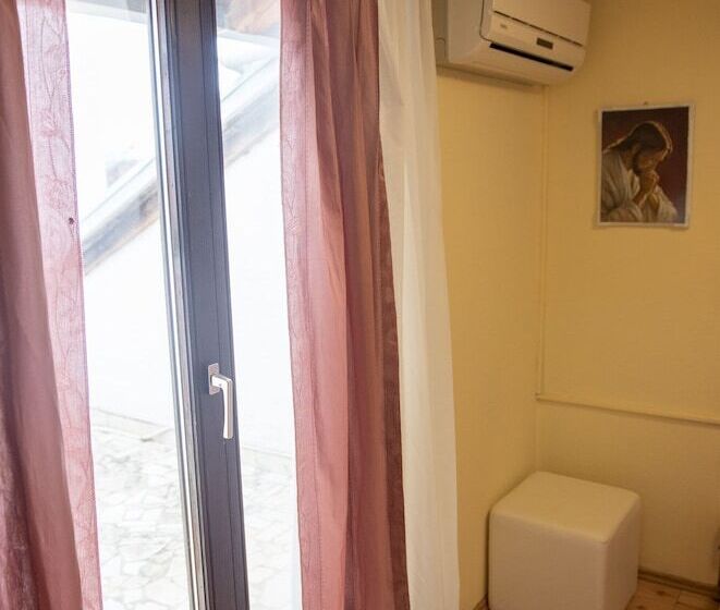 تختخواب و صبحانه Pansion Eden