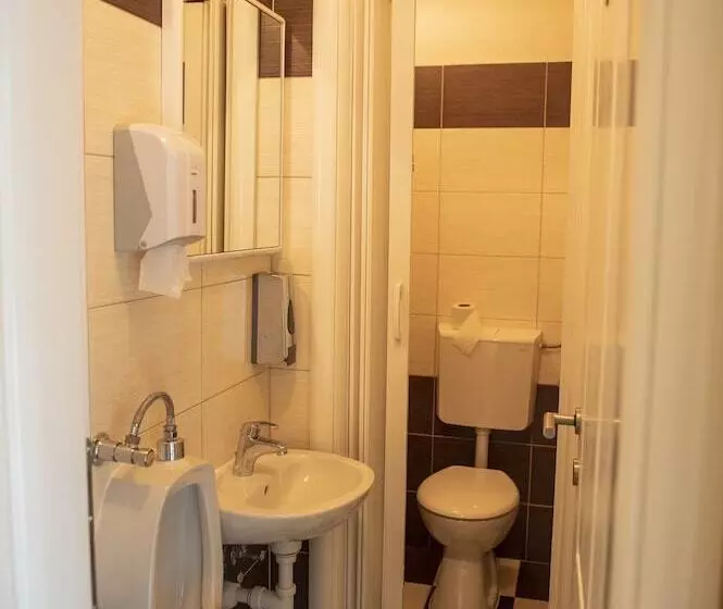 تختخواب و صبحانه Pansion Eden