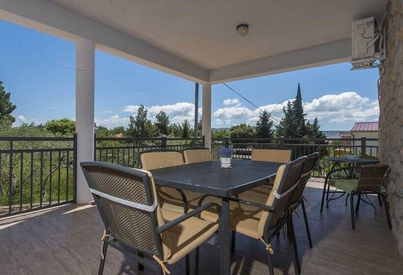 Nice Apartment With Private Roofed Terrace, Near The Sea And National Park