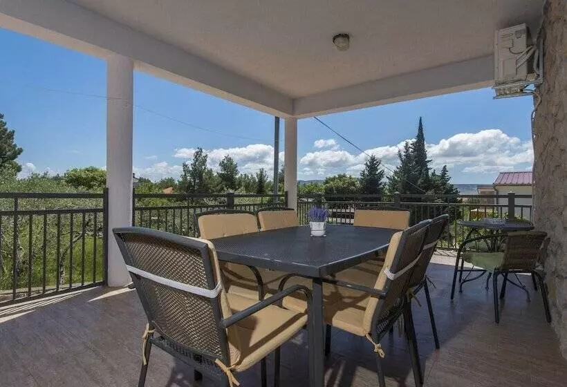 Nice Apartment With Private Roofed Terrace, Near The Sea And National Park