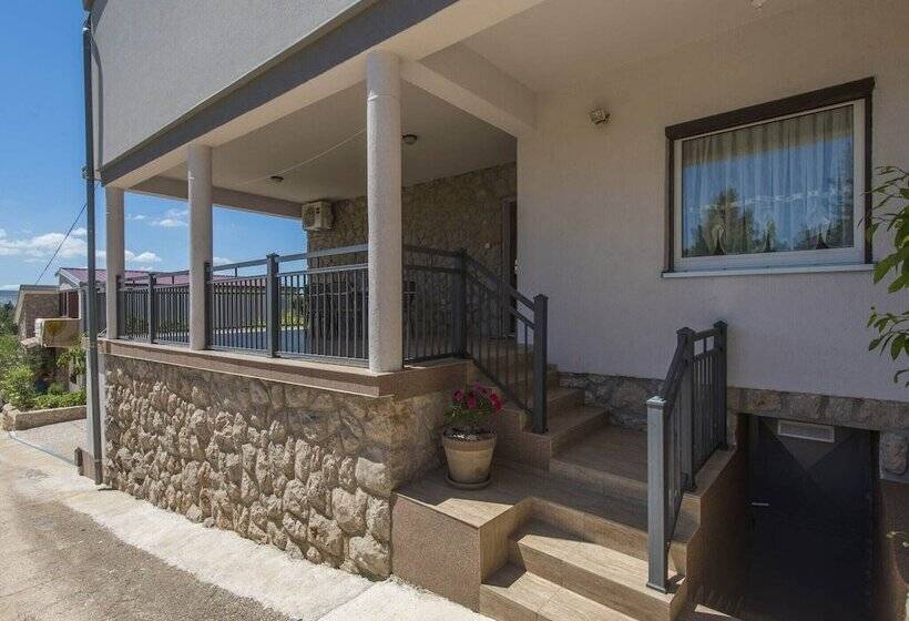 Nice Apartment With Private Roofed Terrace, Near The Sea And National Park