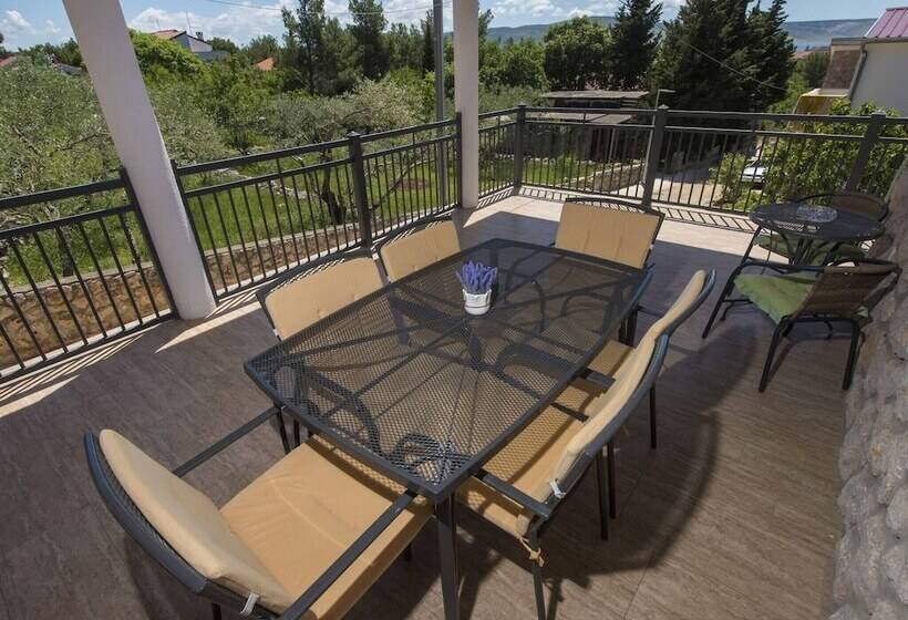 Nice Apartment With Private Roofed Terrace, Near The Sea And National Park