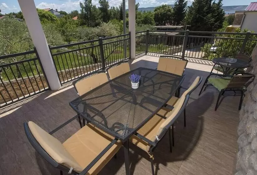 Nice Apartment With Private Roofed Terrace, Near The Sea And National Park