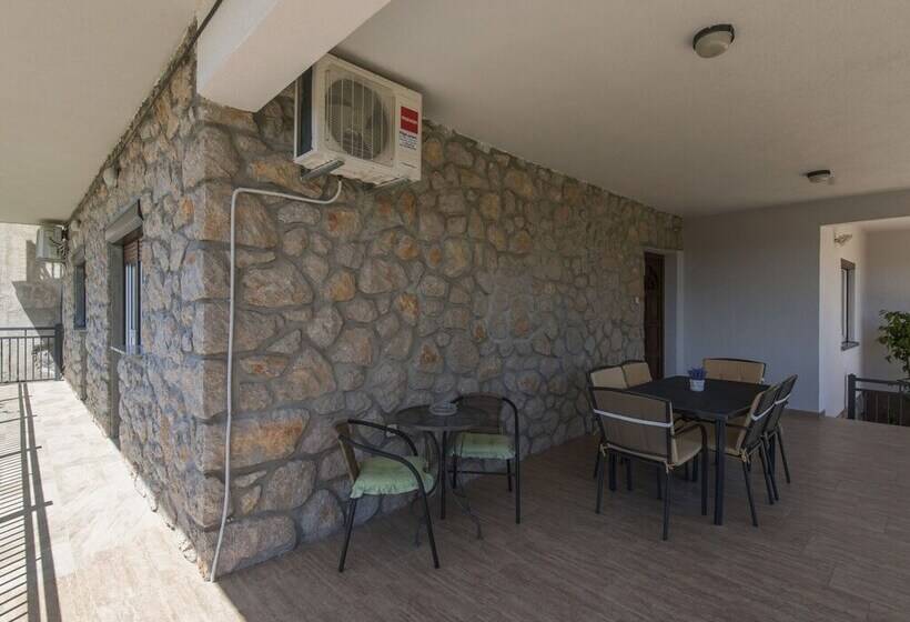 Nice Apartment With Private Roofed Terrace, Near The Sea And National Park