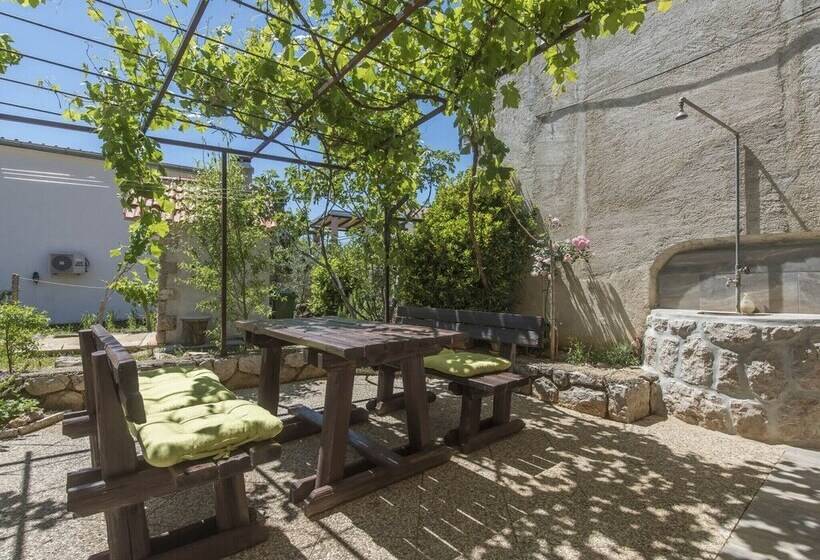 Nice Apartment With Private Roofed Terrace, Near The Sea And National Park