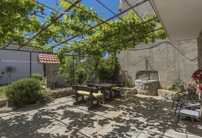 Nice Apartment With Private Roofed Terrace, Near The Sea And National Park