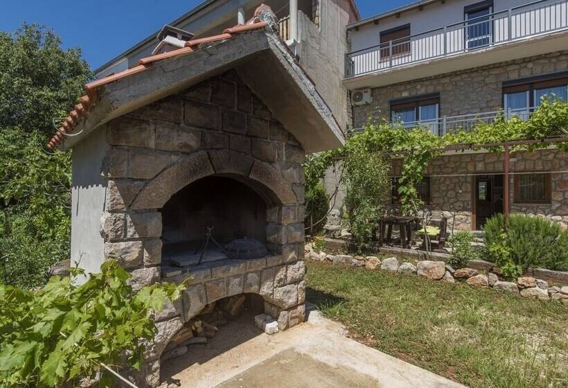 Nice Apartment With Private Roofed Terrace, Near The Sea And National Park