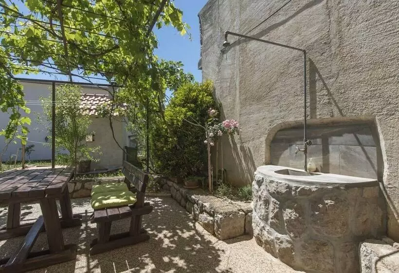 Nice Apartment With Private Roofed Terrace, Near The Sea And National Park