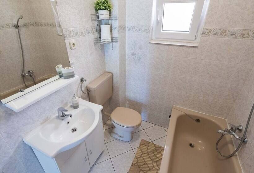 Nice Apartment With Private Roofed Terrace, Near The Sea And National Park