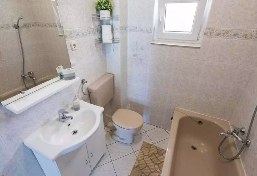 Nice Apartment With Private Roofed Terrace, Near The Sea And National Park