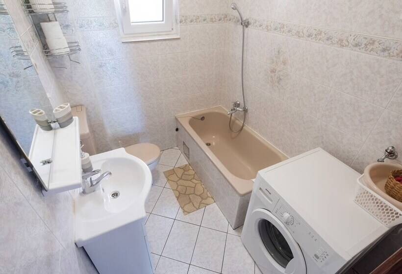 Nice Apartment With Private Roofed Terrace, Near The Sea And National Park