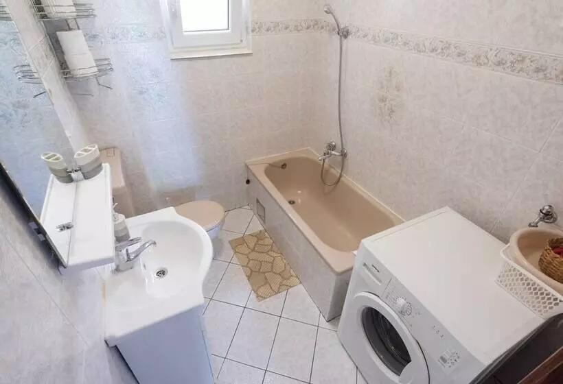 Nice Apartment With Private Roofed Terrace, Near The Sea And National Park